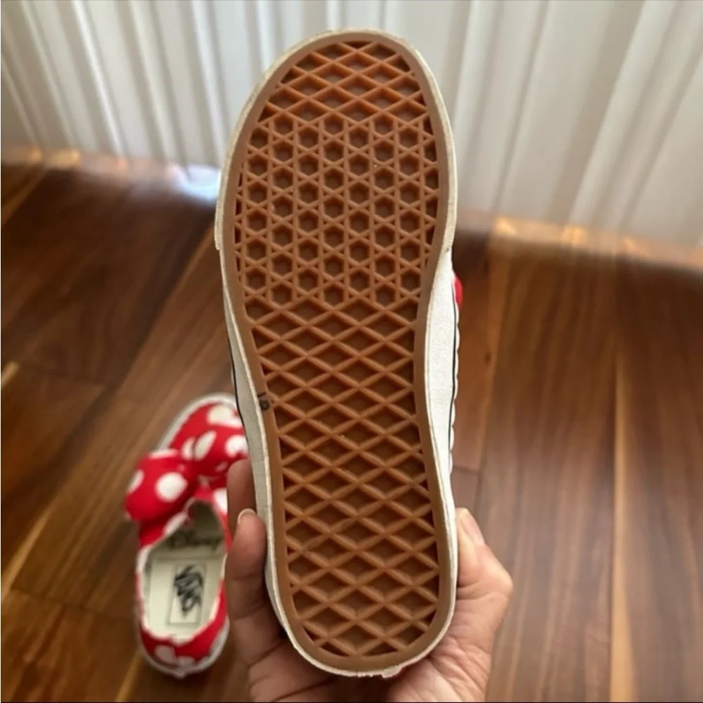 DISNEY MINNIE MOUSE BOW VAN SNEAKERS
SIZE WOMAN 5.5 - Picture 8 of 10
